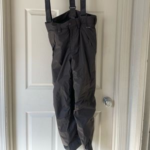 North Face ski pants for boys. Zipper vents for cooling, adjustable straps.